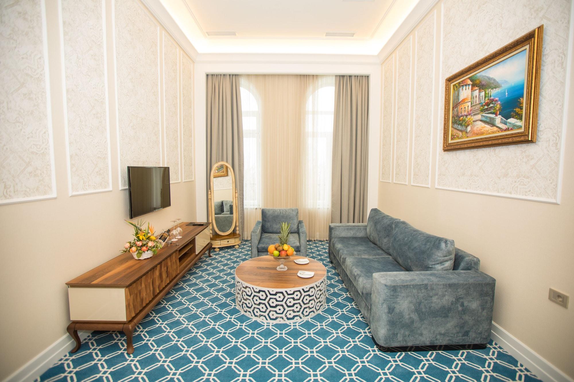 Promenade Hotel Baku Exterior photo Suite room