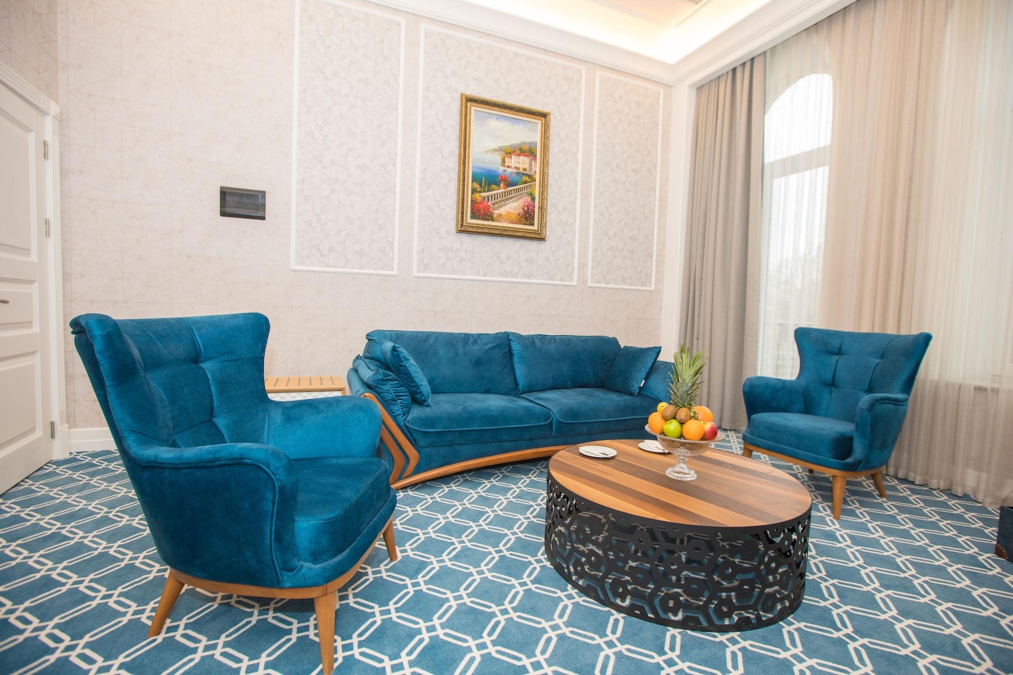Promenade Hotel Baku Exterior photo A living room in a hotel