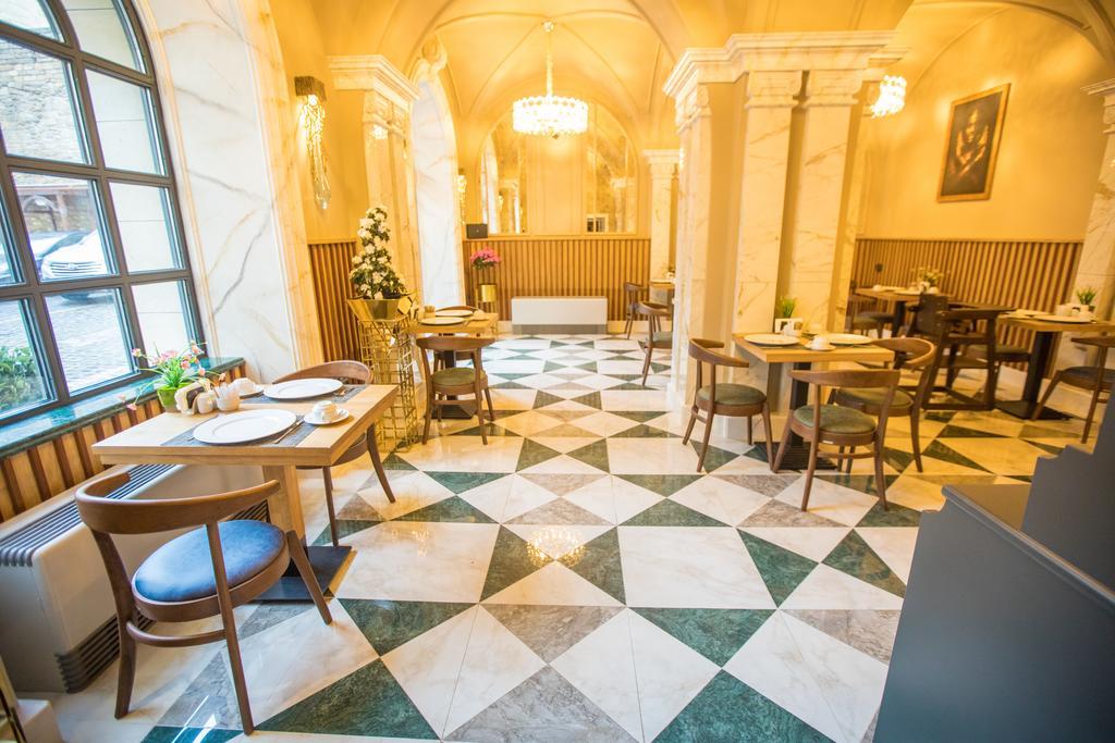 Promenade Hotel Baku Exterior photo Restaurant