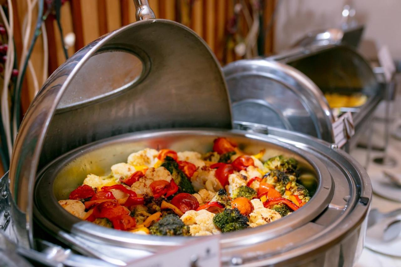 Promenade Hotel Baku Exterior photo A chafing dish