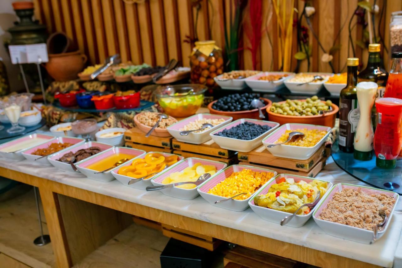 Promenade Hotel Baku Exterior photo A breakfast buffet
