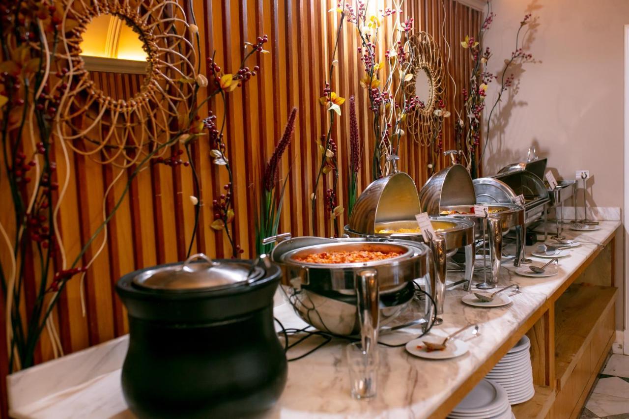 Promenade Hotel Baku Exterior photo A buffet at a hotel