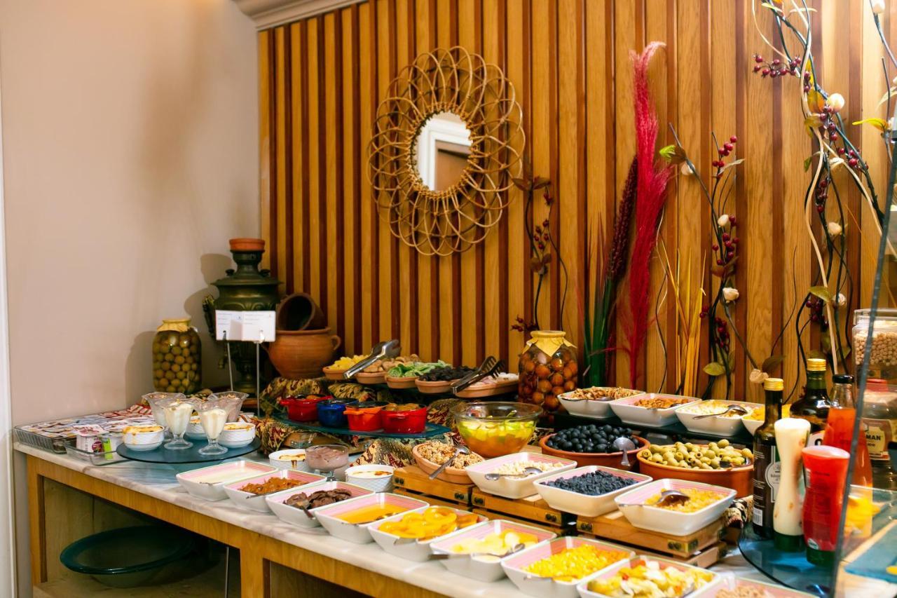 Promenade Hotel Baku Exterior photo A buffet at a hotel