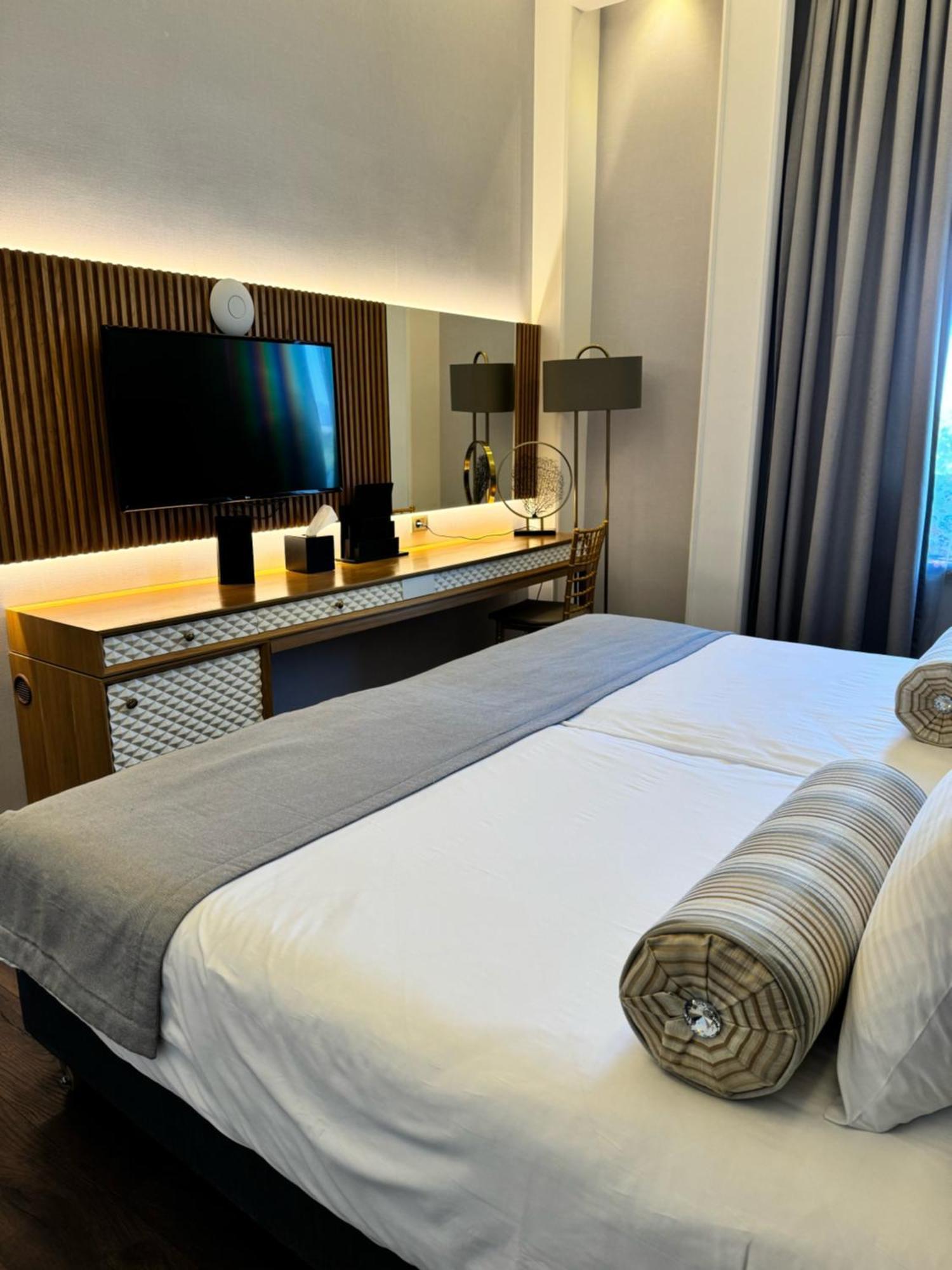 Promenade Hotel Baku Exterior photo A bedroom at the hotel