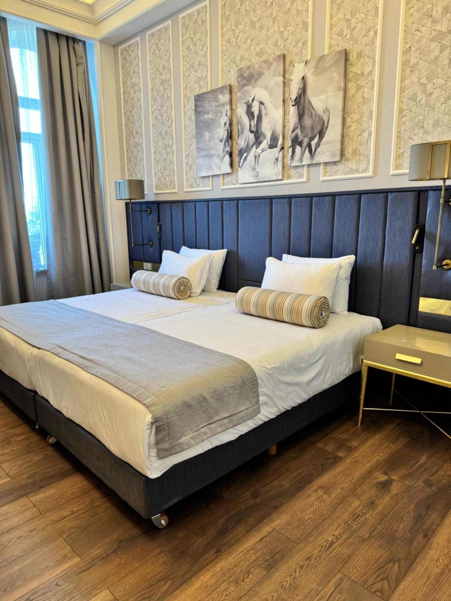 Promenade Hotel Baku Exterior photo A bed