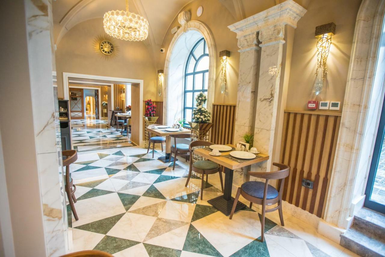 Promenade Hotel Baku Exterior photo The restaurant