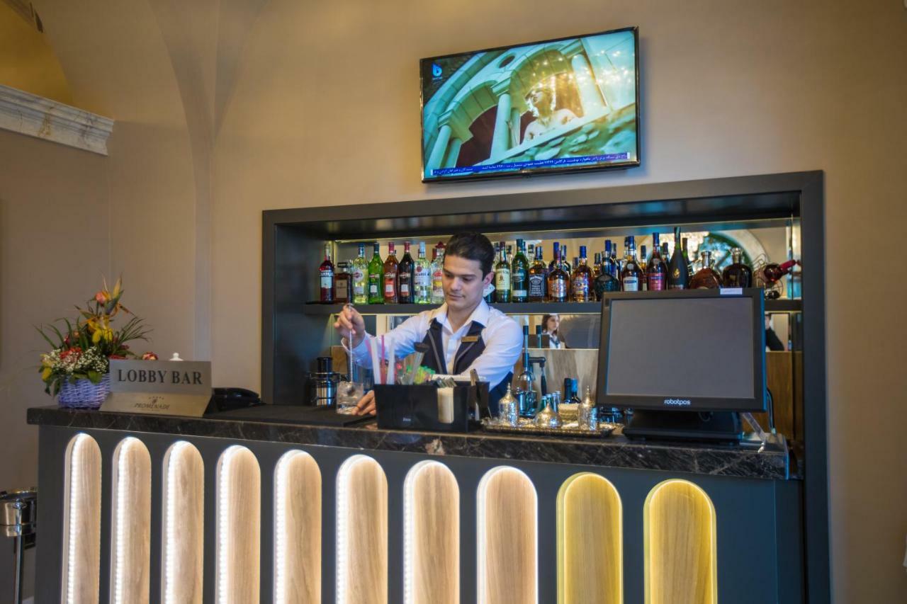 Promenade Hotel Baku Exterior photo A bartender at work