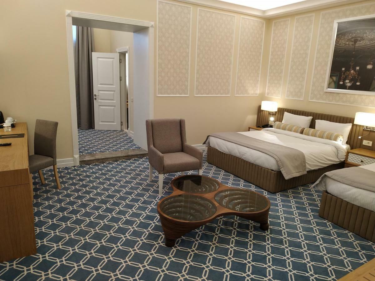 Promenade Hotel Baku Exterior photo A room at the hotel